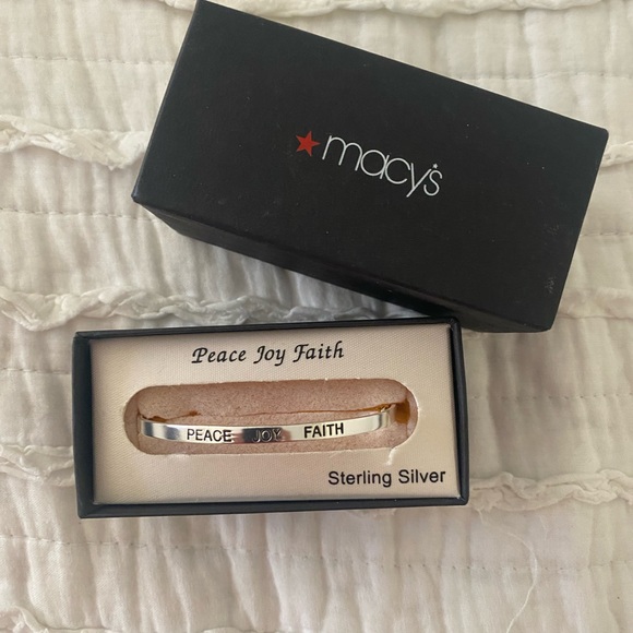 Macys Sterling Silver Bracelet!! Very cute Peace Joy Faith 🙏🏼 Bracelet! - Picture 1 of 4